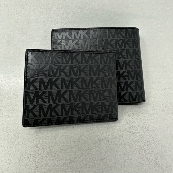Michael Kors 3 in 1 Billfold Wallet & Passcase,Men's  Size OS - Black - Picture 2 of 10
